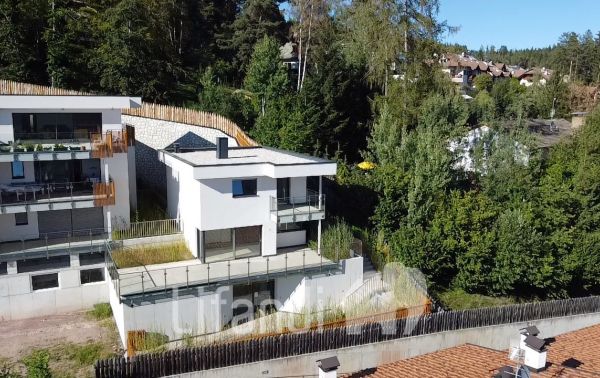 Oberbozen, Neubau: Freistehende Villa mit Garten